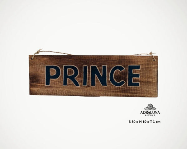Handgefertigtes Holzschild mit dem Schriftzug „Prince“ – liebevolle Deko für das Jungenzimmer oder als Geschenk zur Geburt