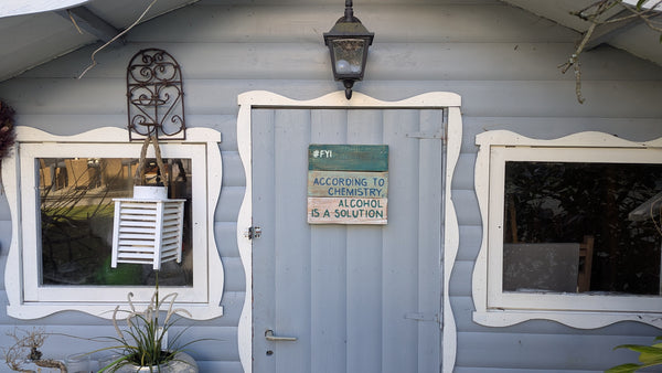 Holzschild "#fyi According to chemistry, alcohol is a solution", 30x30x4 cm